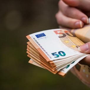 Curs valutar BNR 28 iulie 2023: La cât a ajuns euro vineri? Leul s-a depreciat  în raport cu principalele valute
